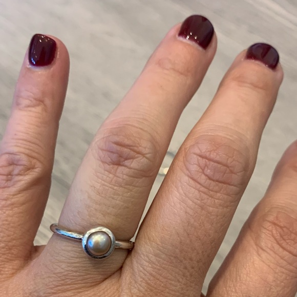 sliver and pearls rings - Picture 5 of 8